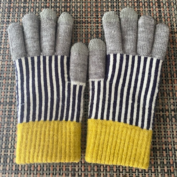Houndstooth Herringbone Pattern Color Block Gloves Yellow Gray Warm Soft Stripes - Picture 10 of 12